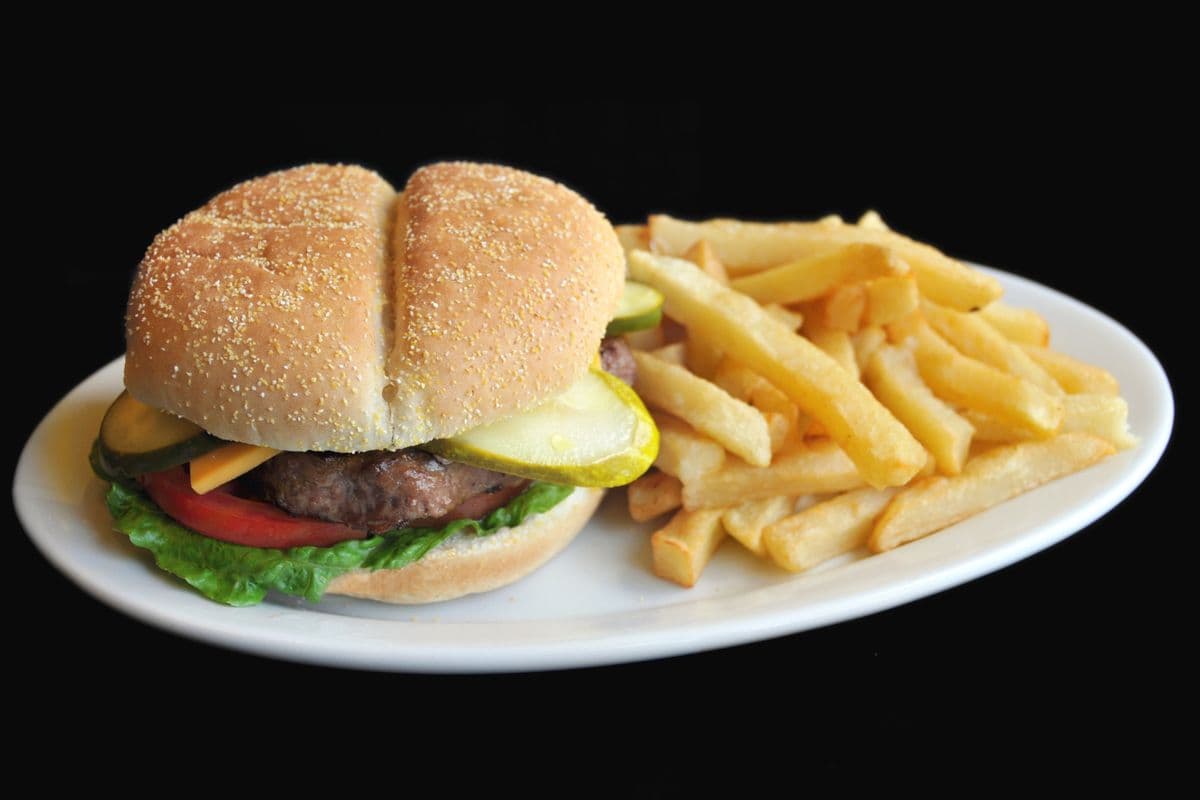 Cheeseburger and Chips